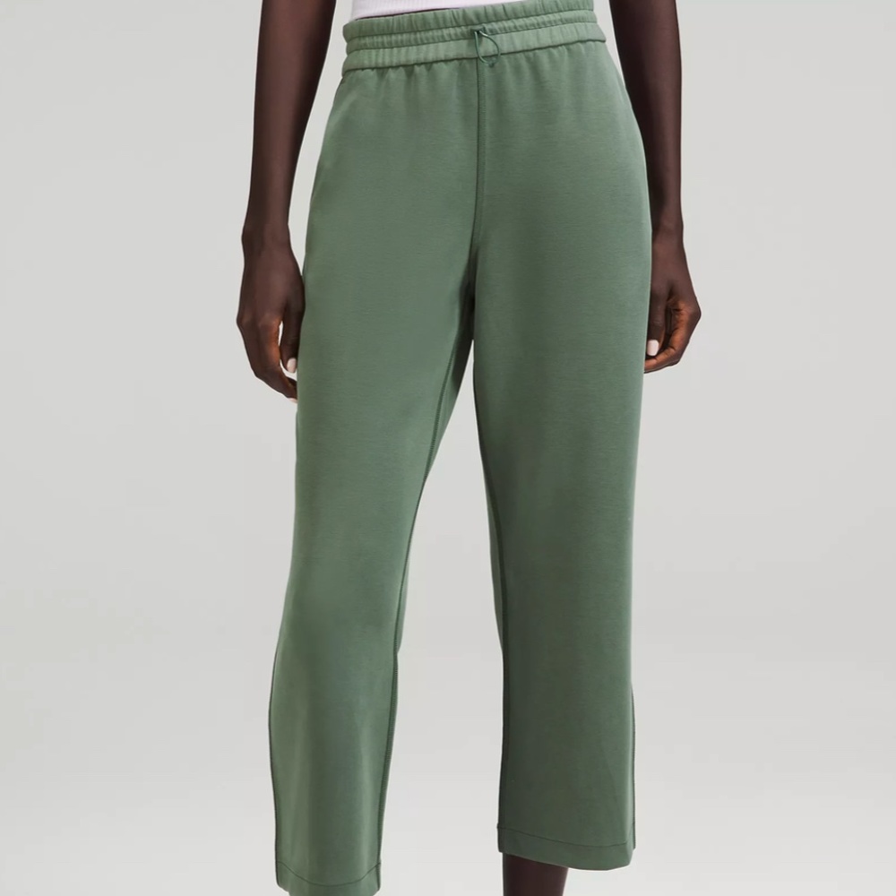 NWT Lululemon Softstreme High Rise HR Straight Leg Crop, Smoked Spruce Size 6